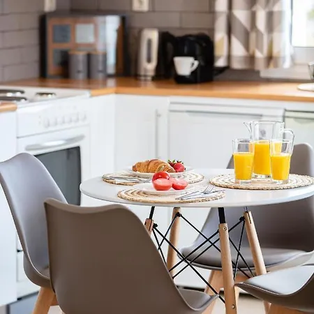 Plaka Modern Apartment *