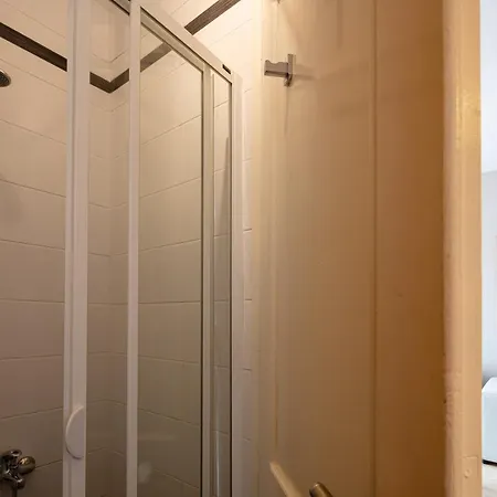 Plaka Modern Apartment